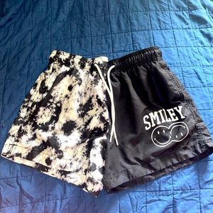Smiley Windbreaker shorts